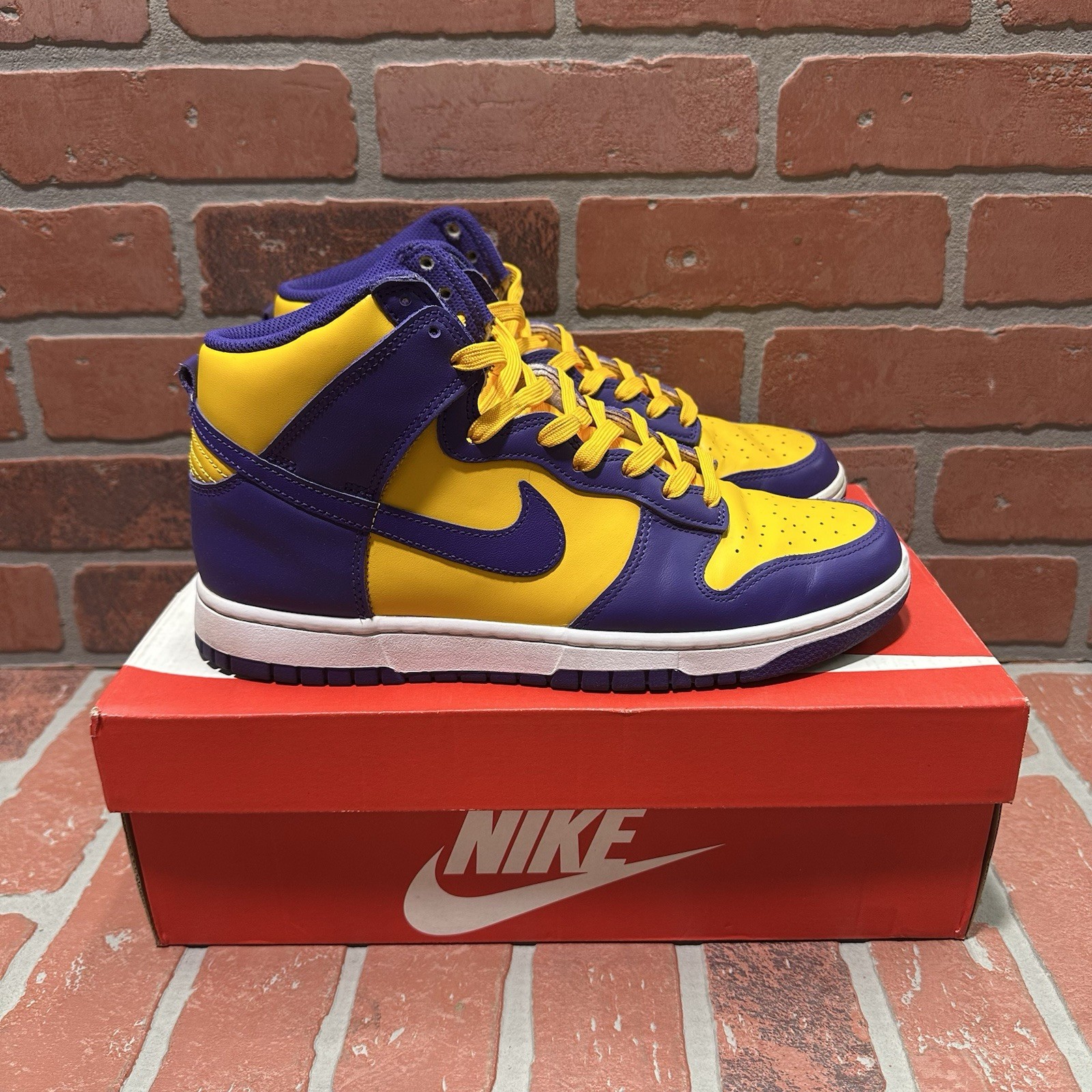 NIKE DUNK HIGH RETRO LAKERS YELLOW PURPLE SHOE DD1399 500 SZ 9.5 (ABS)