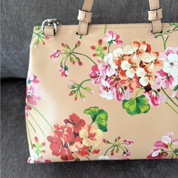Gucci authentic top handle bag blooms pattern pink leather medium w strap