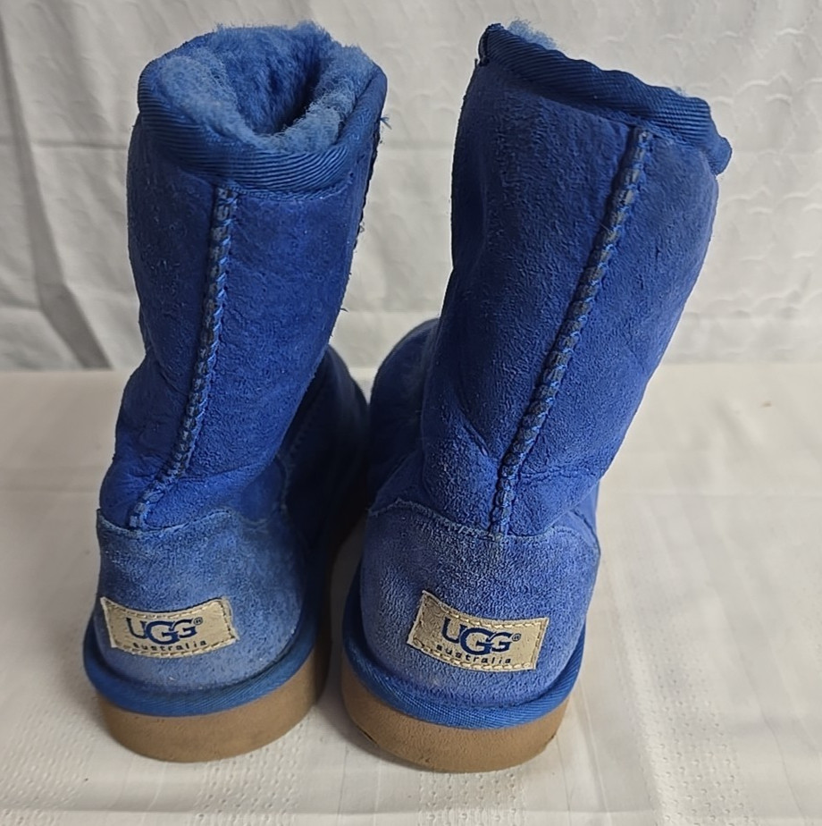 UGG Women’s 6 Blue Suede Mid-Calf Snow Boots Lined Round Toe Pull-On
