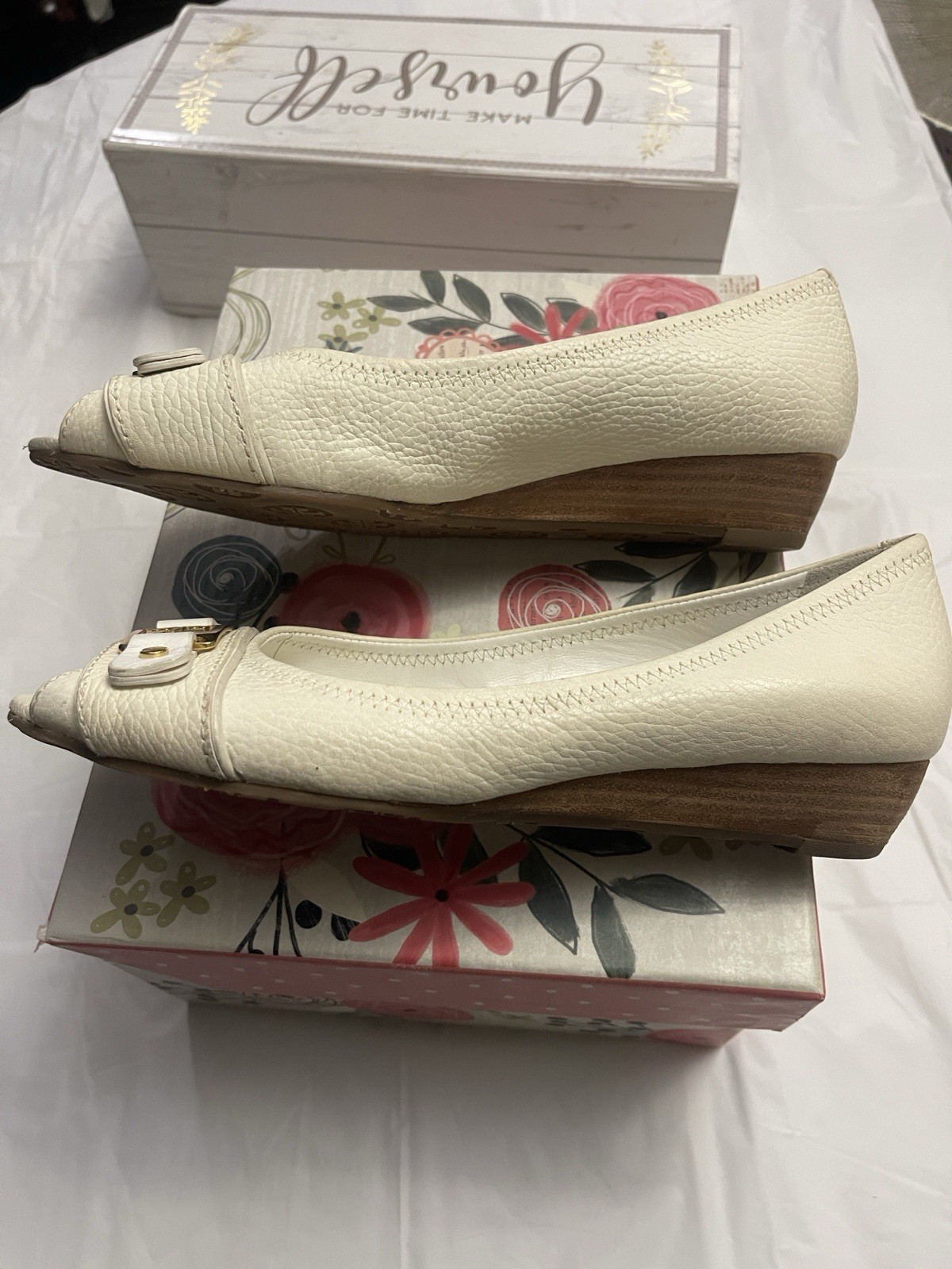 Tory Burch Women’s Ivory Leather Peep Toe Wedge Heels Slip-On Logo Size 8