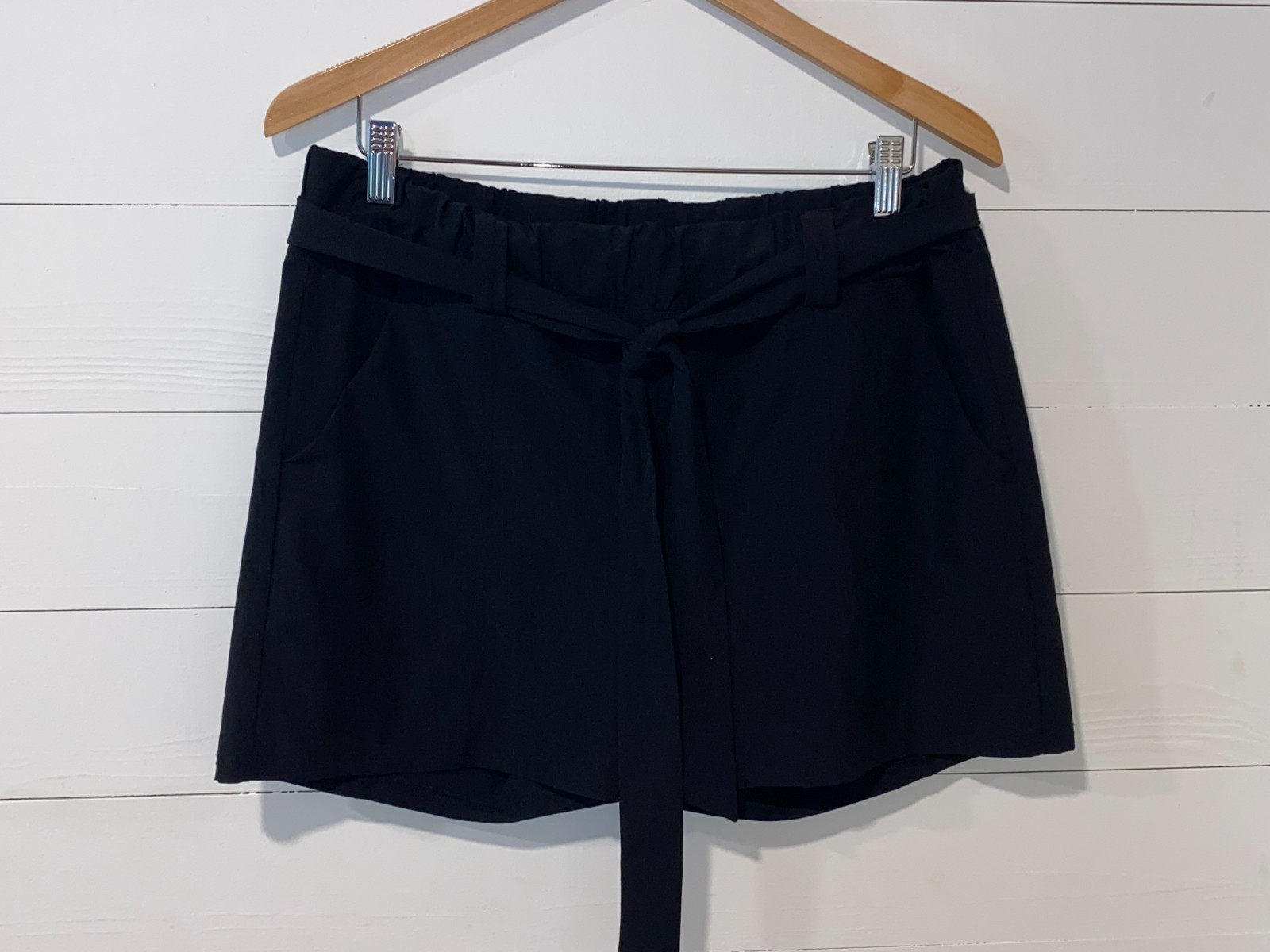 Freedom Trail by Kyodan Women’s PULL ON Black Shorts With Tie Waist Size LARGE