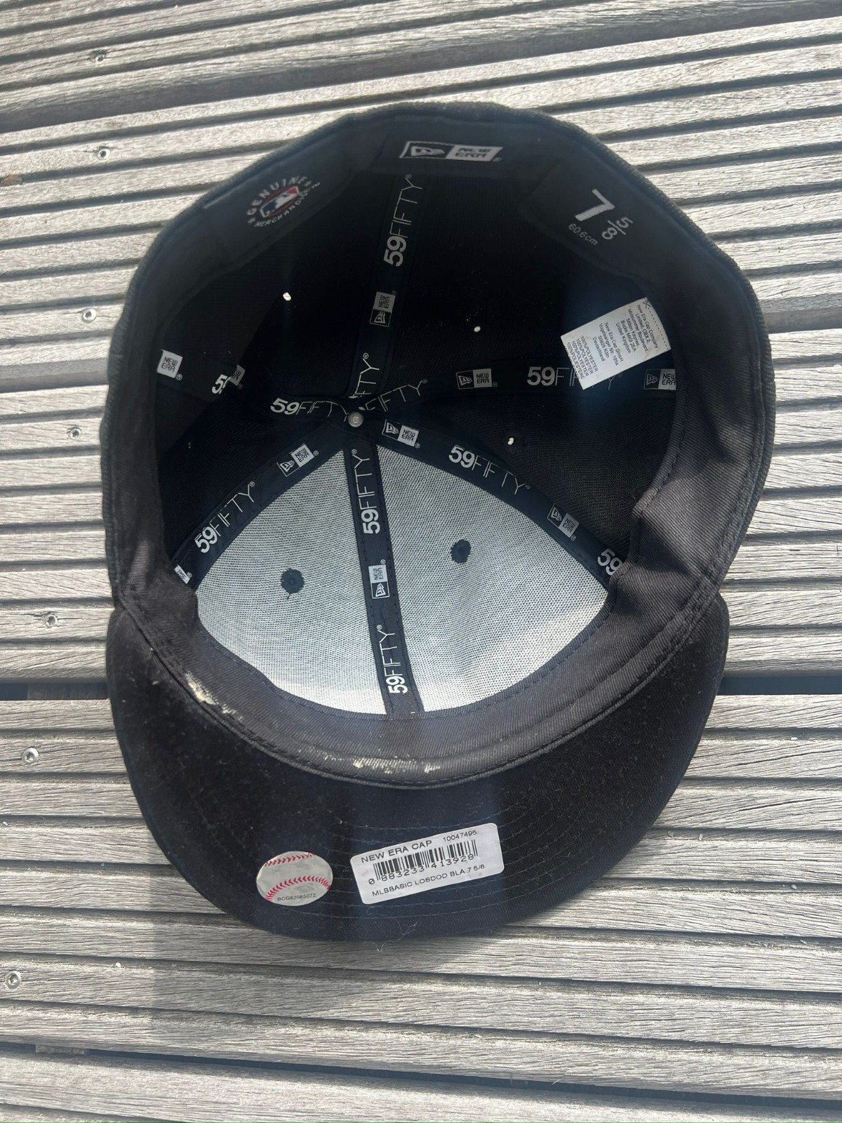 This New Era Los Angeles Dodgers 59FIFTY fitted cap features a black crown and a