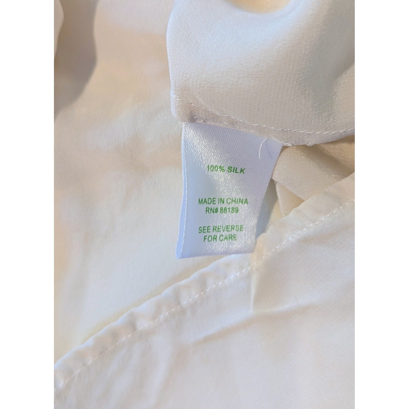 Lilly Pulitzer Womens Cream 100% Silk Tie Neck Sleeveless Blouse Smocked Top S