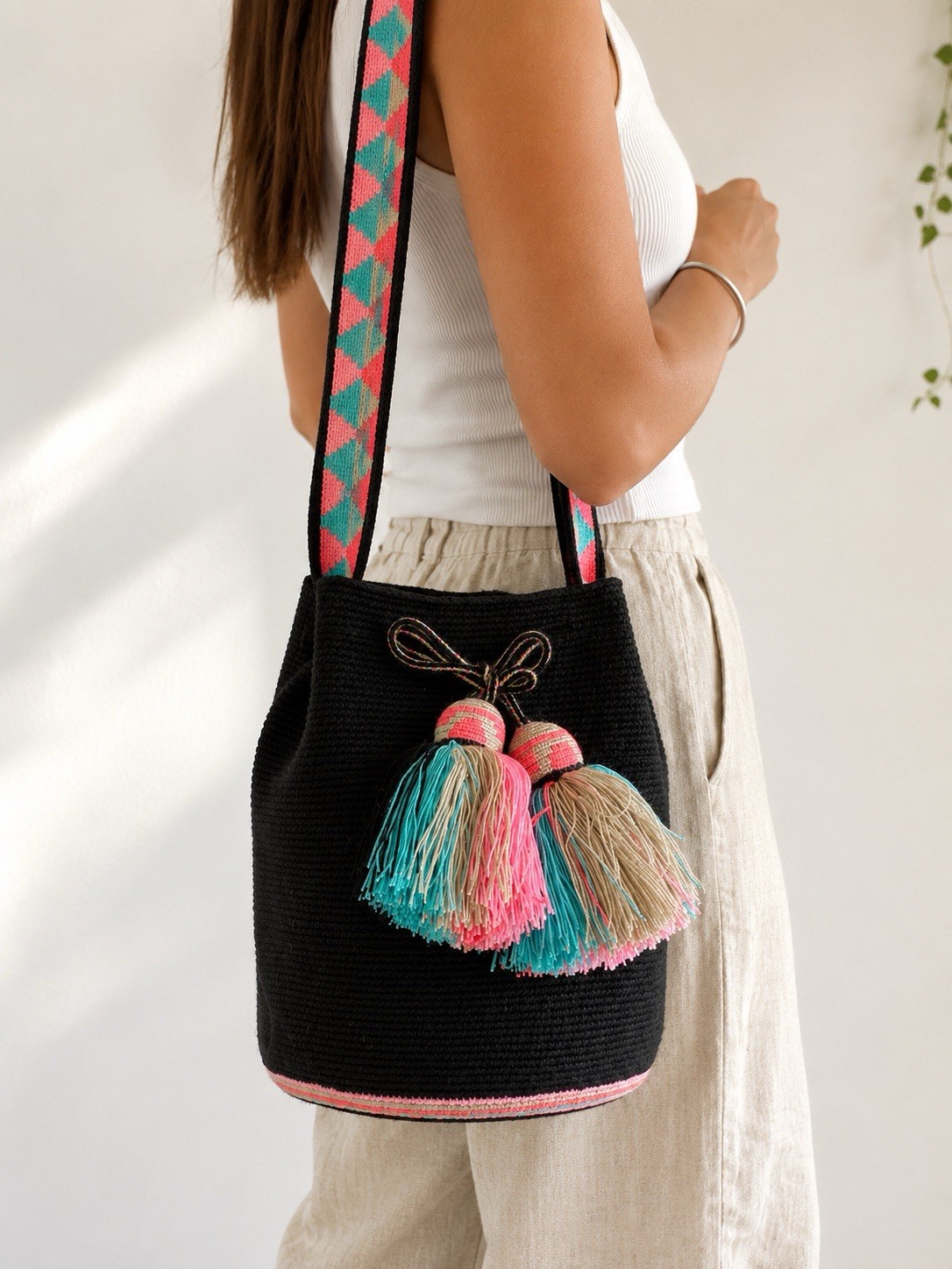 Authentic Handmade Wayuu Mochila Bag Black Pink Turquoise Crossbody Colombia New