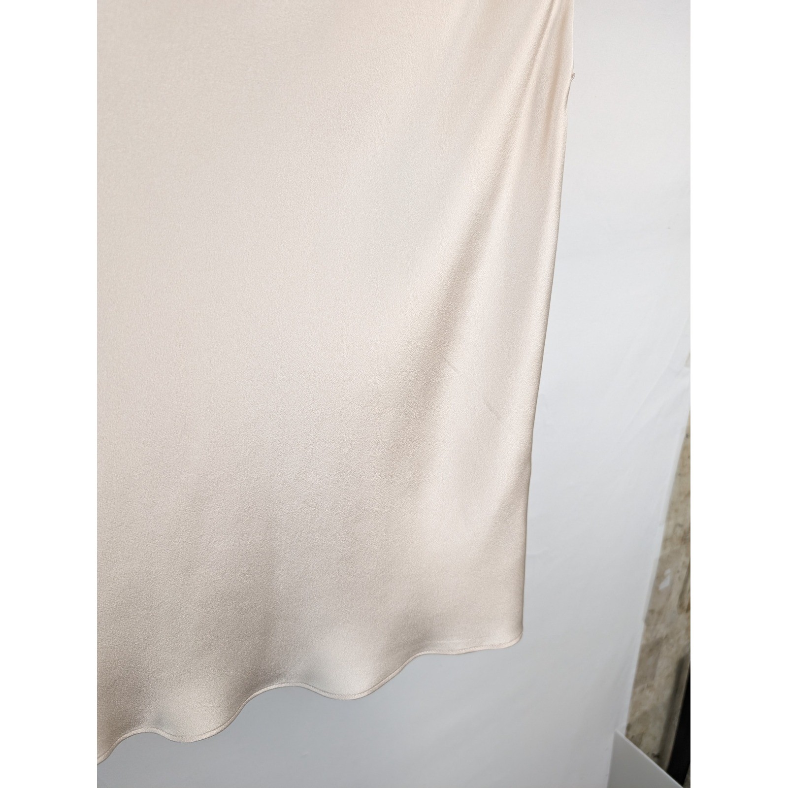 Vince 100% Silk Satin Cowl Neck Sleeveless Top Sz S Luxury Fairy Modern Coquette