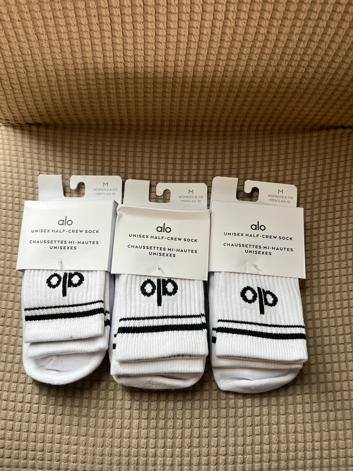 Alo Yoga Unisex Half Crew Throwbacks socks Bundle (3 pairs) Size Medium