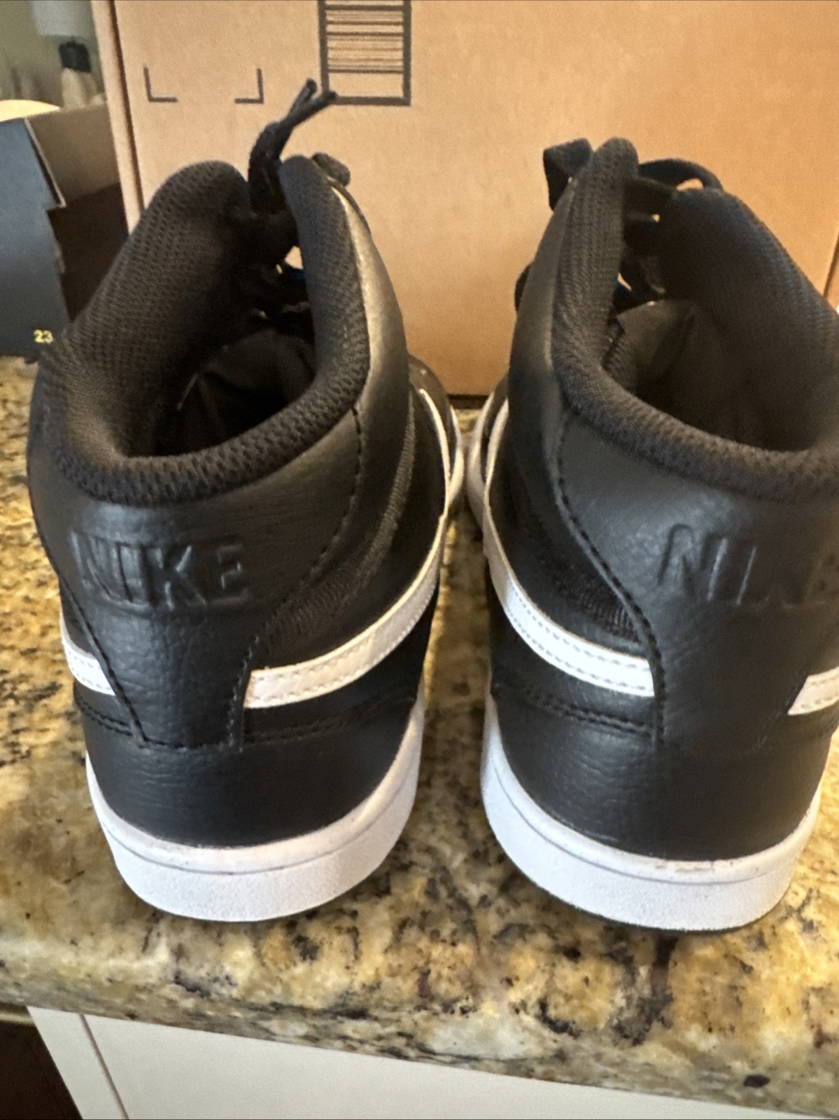 NIB MENS Nike COURT VISION MID NN Basketball Sneakers Black White DN3577 Size 7