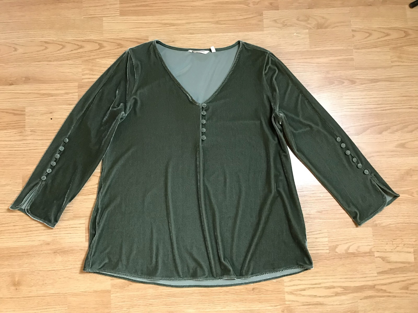 Soft Surroundings Velvet Top Womens L Green Button Accent V-Neck Stretch