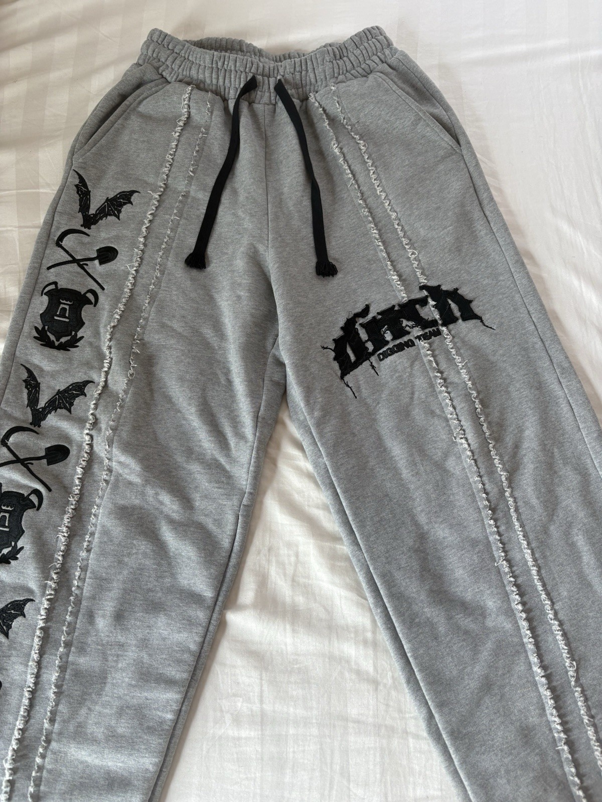 Men’s baggy sweatPants Gray Logo Graphic Drawstring Pockets