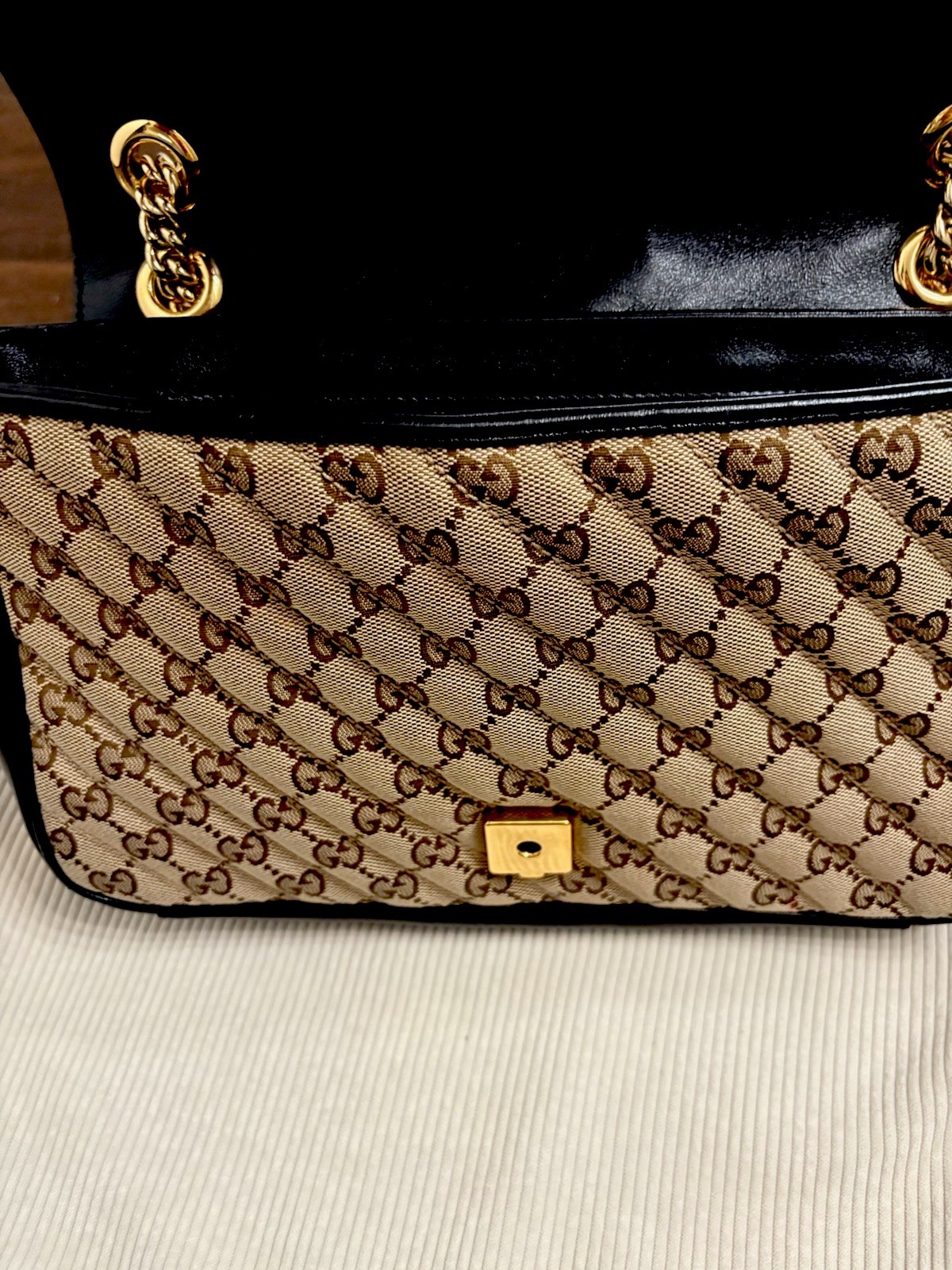 Gucci GG Marmont medium shoulder bag