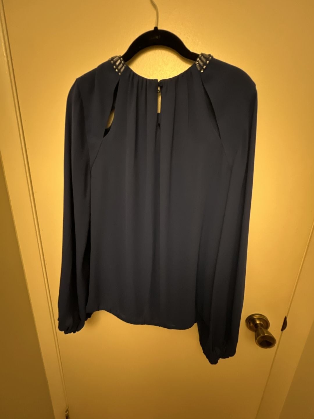 BCBGMAXAZRIA Navy Blue Beaded Shoulder Cutout Long Sleeve Blouse Sz L