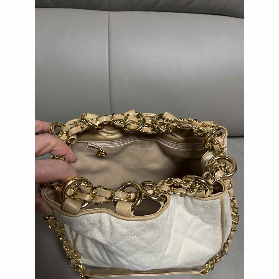 CHANEL Chain Shoulder Bag Leather Matelasse Ivory Beige Size: W:8.7 × H:7.9 in.