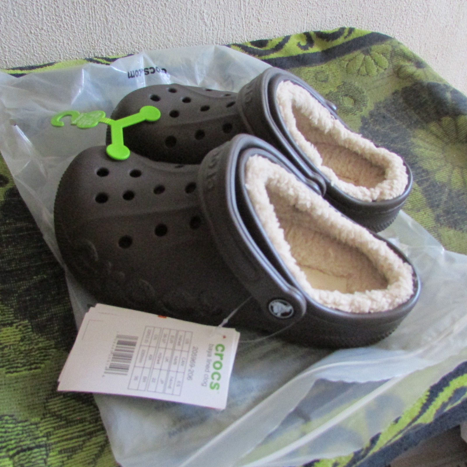 ** New Women’s (Unisex) Baya, Lined Crocs, Casual Shoes. Warm & Comfy. Sizes 6-9