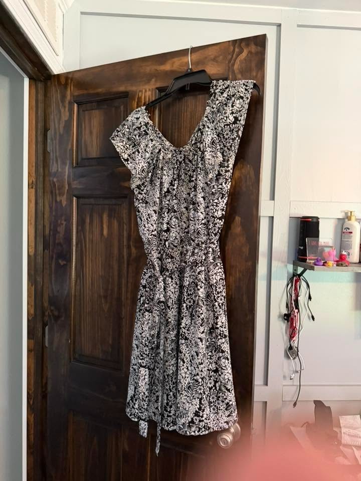 Lauren Conrad Dress Size Medium, Great condition