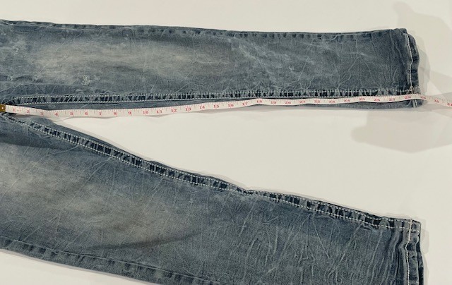 True Luck Men’s Blue Jeans Size 32×32 Medium Wash Stretch Denim Embroidered Flap