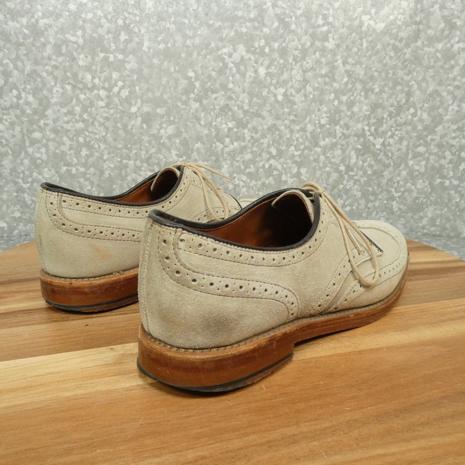 Allen Edmonds Player’s Shoe Mens 9B Beige Suede Wingtip Oxfords
