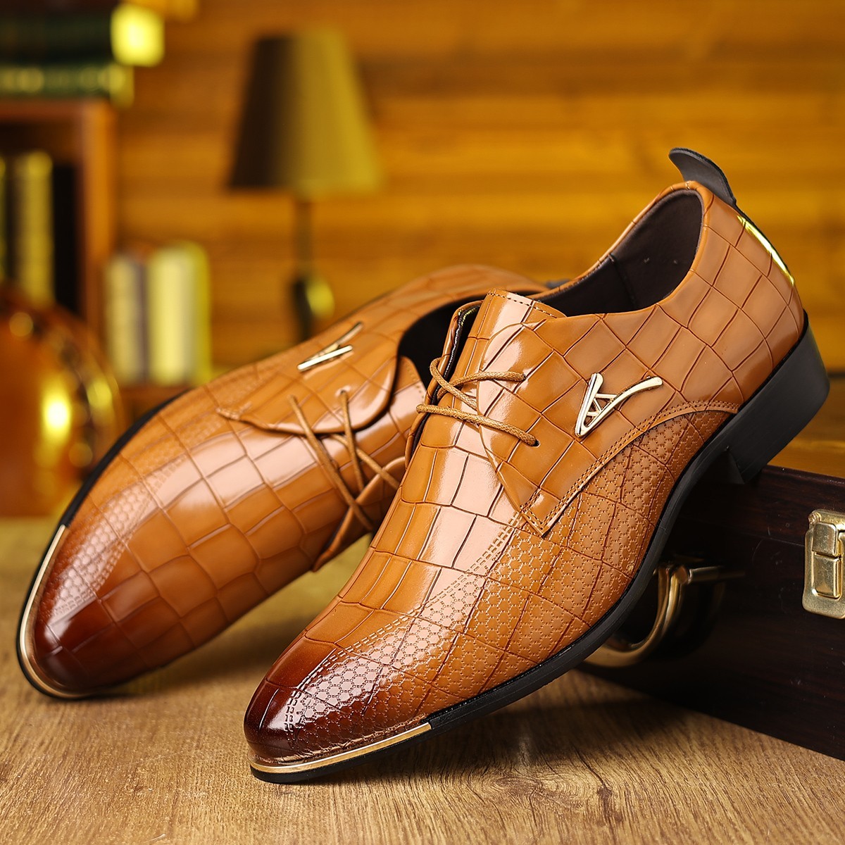 Men’s formal shoes, checkered lace up Oxford shoes, worn for formal occasions