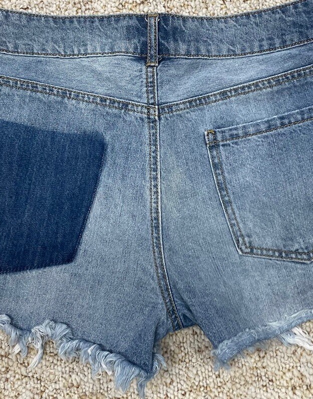 Forever 21 Jean Shorts Women’s Tag Size 28 Distressed Denim Cut Off (Waist 30″)