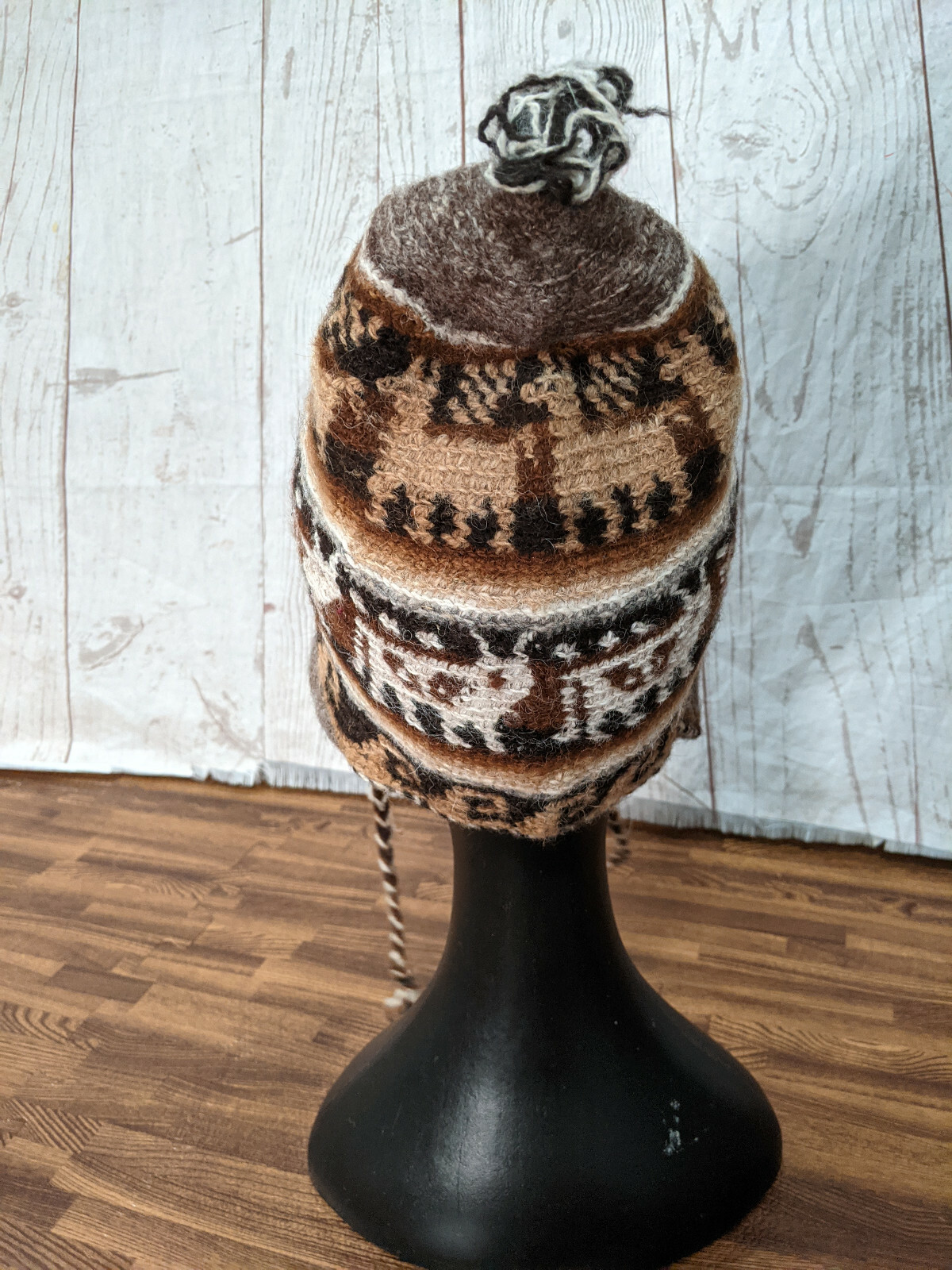 Lot of 2 – Unisex Beanie Hat One Size: 1 pcs – Brown, 1 pcs – Multicolor