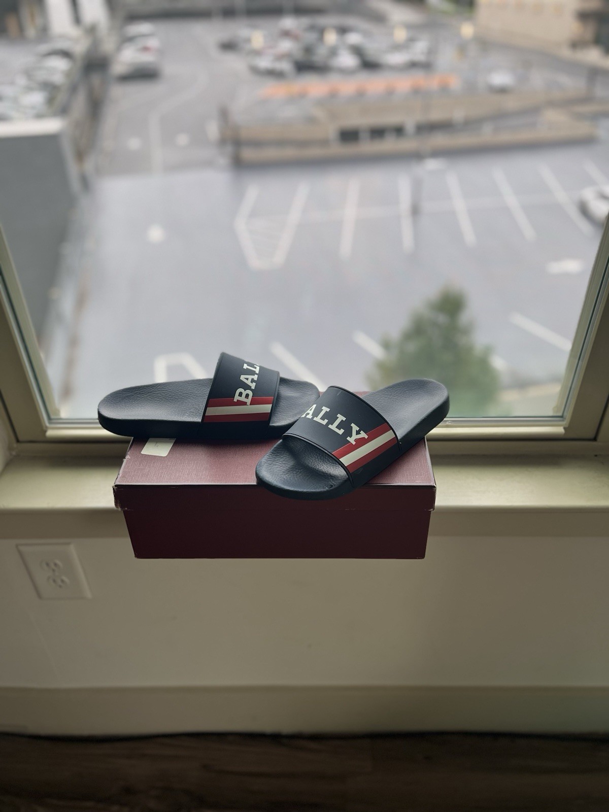 NIB BALLY SIMON BLUE INK RUBBER RED WHITE WEB LOGO SANDALS POOL SLIDES 9 D ITALY
