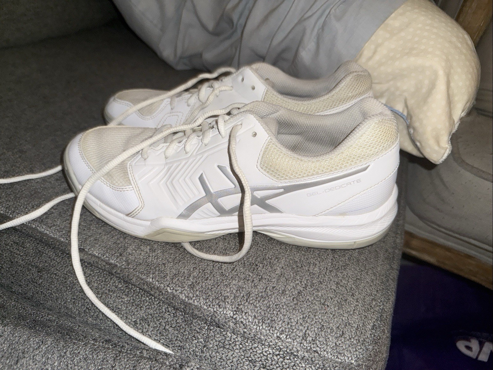 ASICS Size 9 White Gel Dedicate Pre Own Tennis Shoes