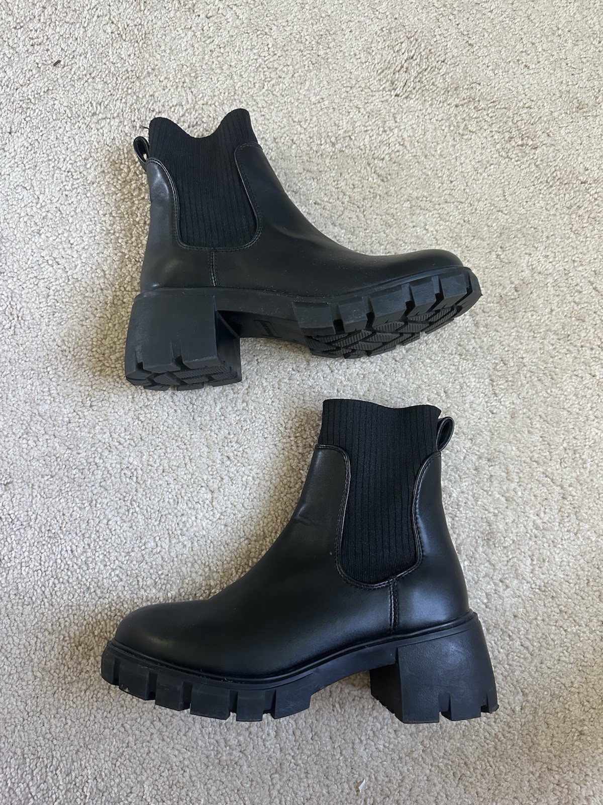 Steve Madden HUTCHH20 Black Leather Ankle Bootie Lug Sole US 6