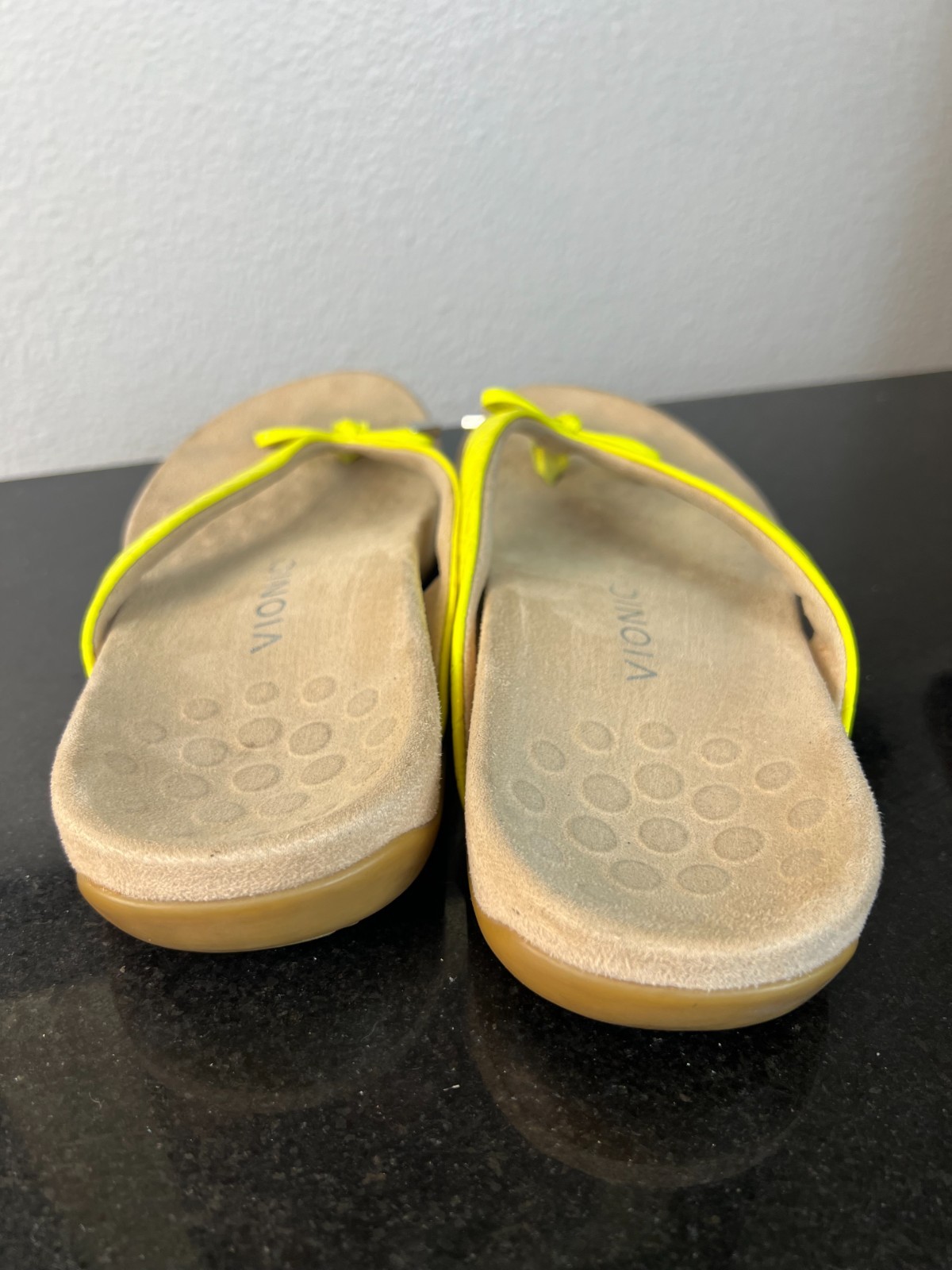 Vionic Bella II Toe Post Thong Sandal Yellow Patent Croc Size 7.5