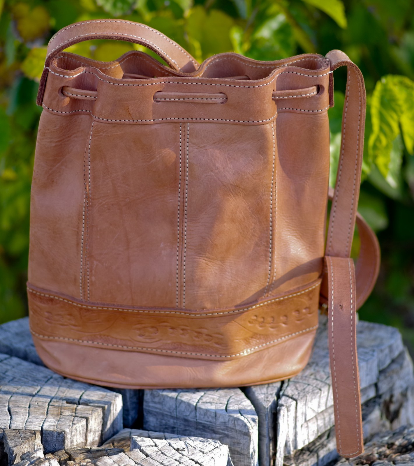 VINTAGE Genuine Leather Hand Tooled Shoulder Bucket Bag Paraguay WONDERFUL BAG!