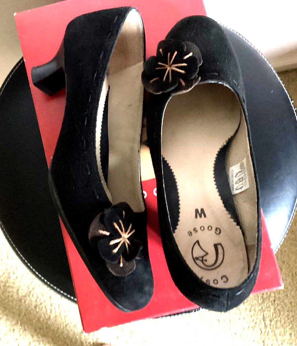 Cosy Goose Womens Black Suede Slip On Kitten Heel Shoes Size 6 – Made in Greece