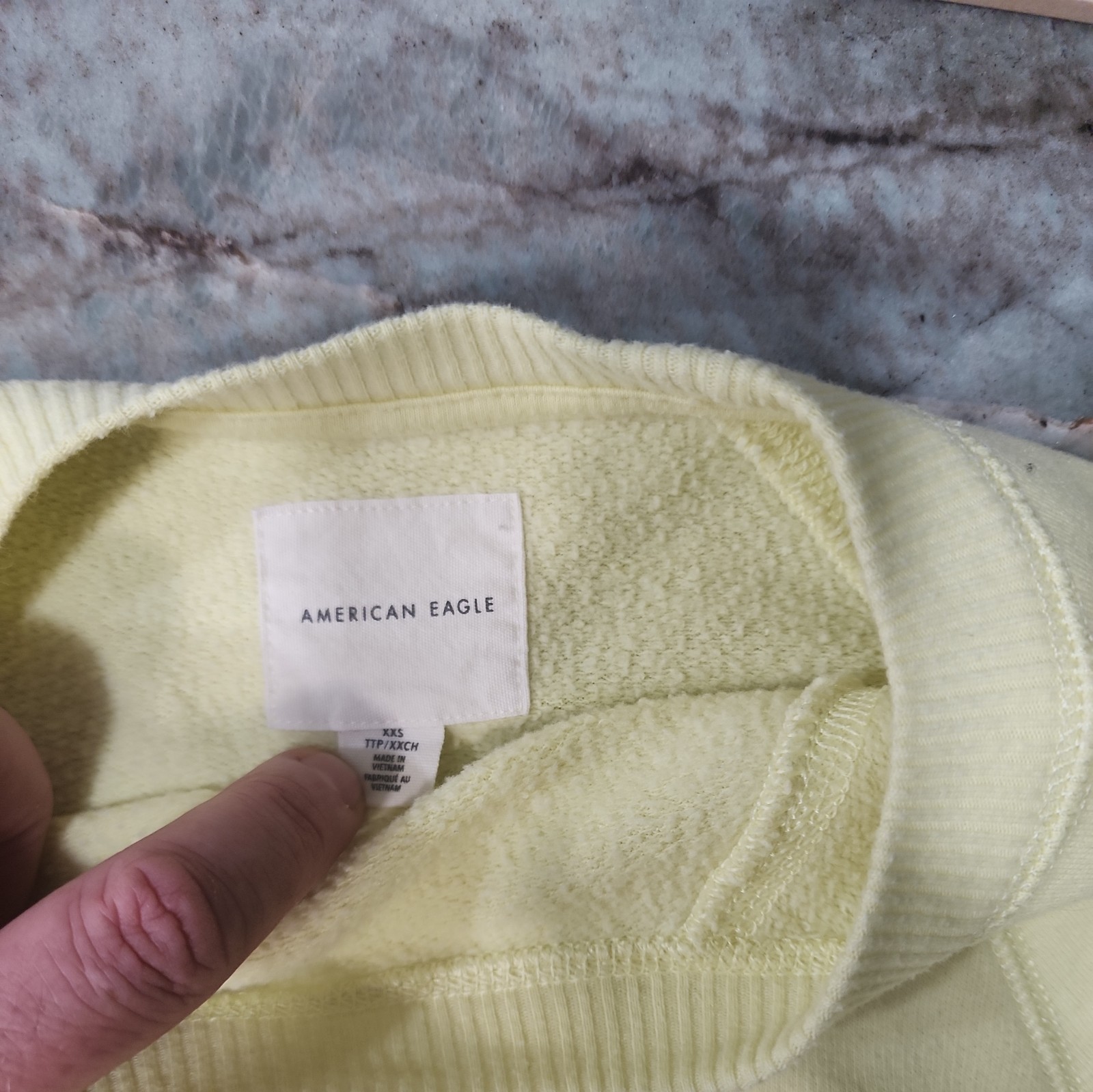 AMERICAN EAGLE LIGHT YELLOW CREW NECK SWEATSHIRT CROPPED SIZE 2XSMALL
