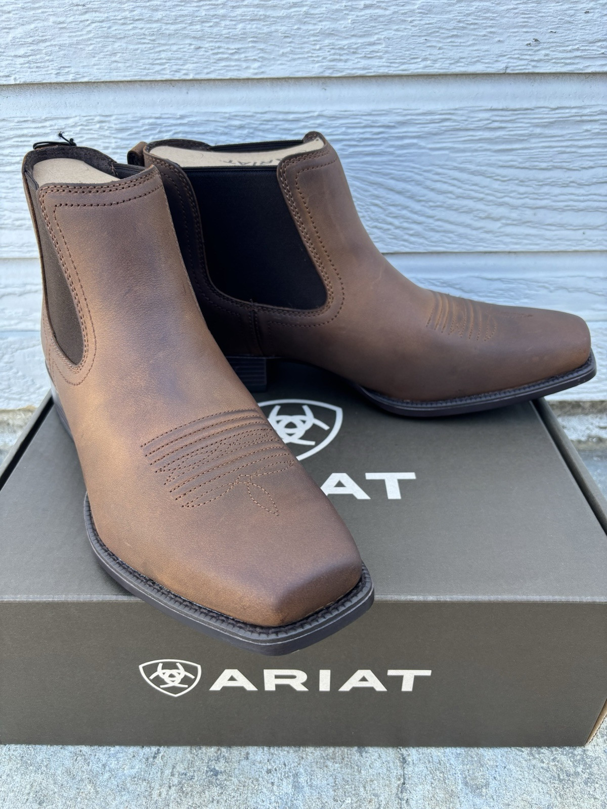 Ariat Booker Ultra Square Toe Mens Size 9.5 D Oily Distressed Tan Chelsea Boots