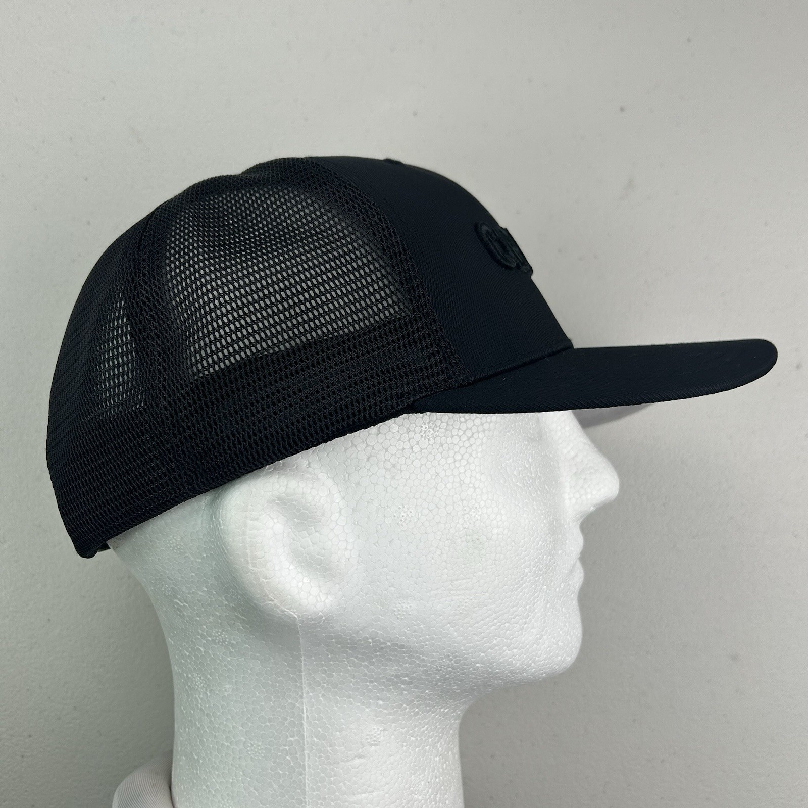 Celsius Trucker Hat Cap Black Men’s OSFM Snapback NWT CapAmerica Flexfit Yupoong