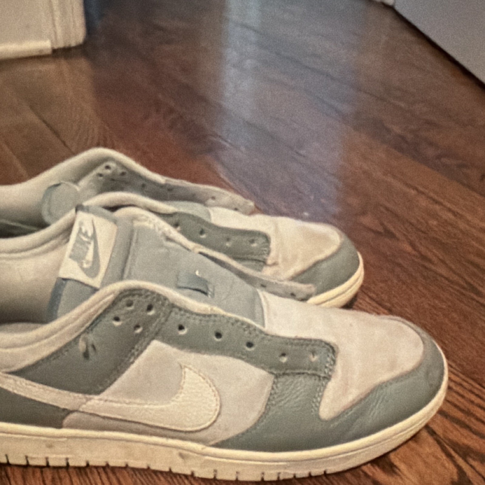 Nike Men’s Low dunks mocha green Pre-owned laces are included the shoes no box