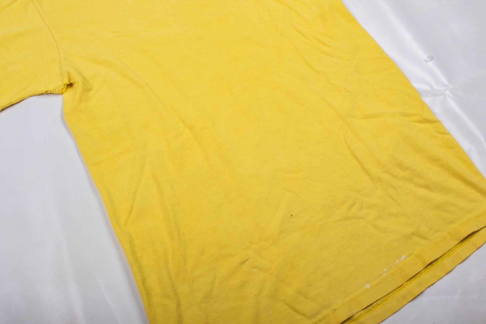 Vintage 2000 Red Sand American Standard Worn Distressed Yellow Shirt Men’s Small