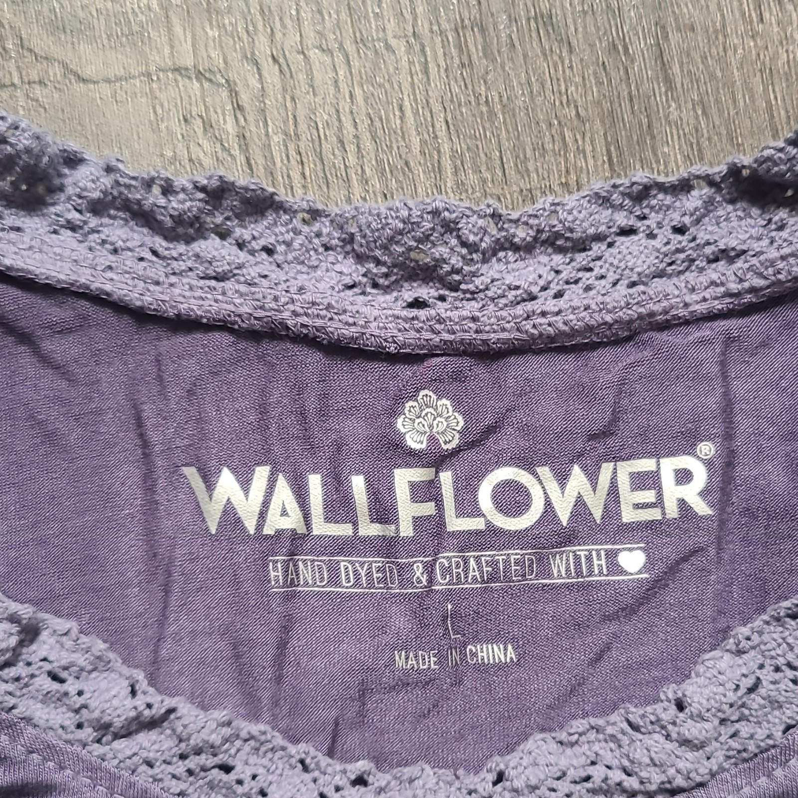 Wallflower Women’s Purple/Blue Tie-Dye Knit Stretch Top Button Front Lace L
