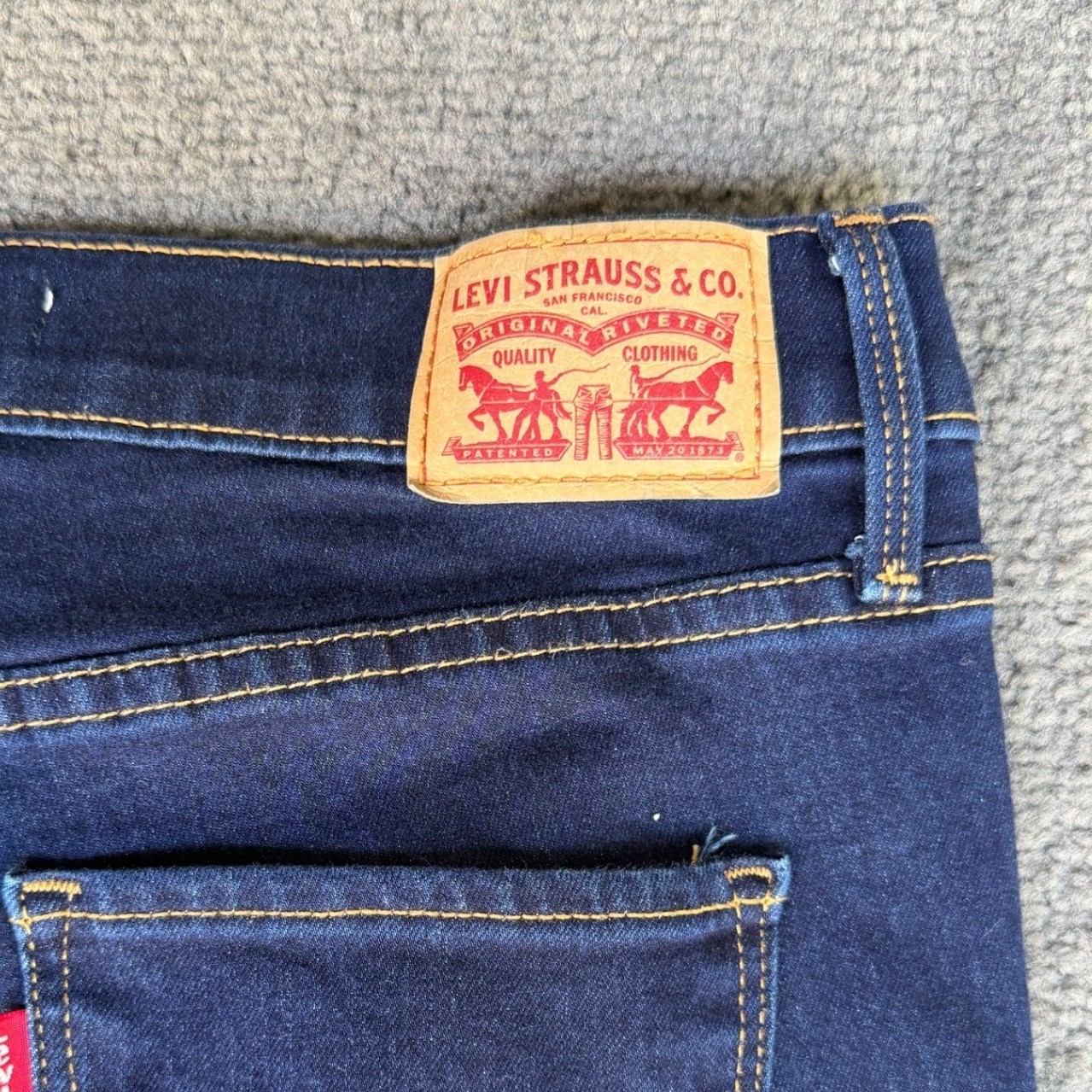 Levis 312 Shaping Slim Jeans Womens 28 Dark Wash Indigo Denim Mid Rise 312-1579