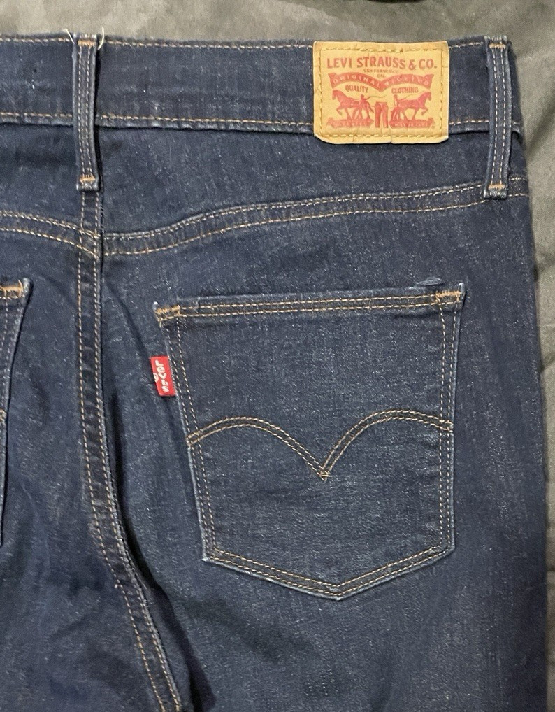 Levis Strauss & Co. Women’s Jeans 30Wx29L Dark Blue Slimming Skinny