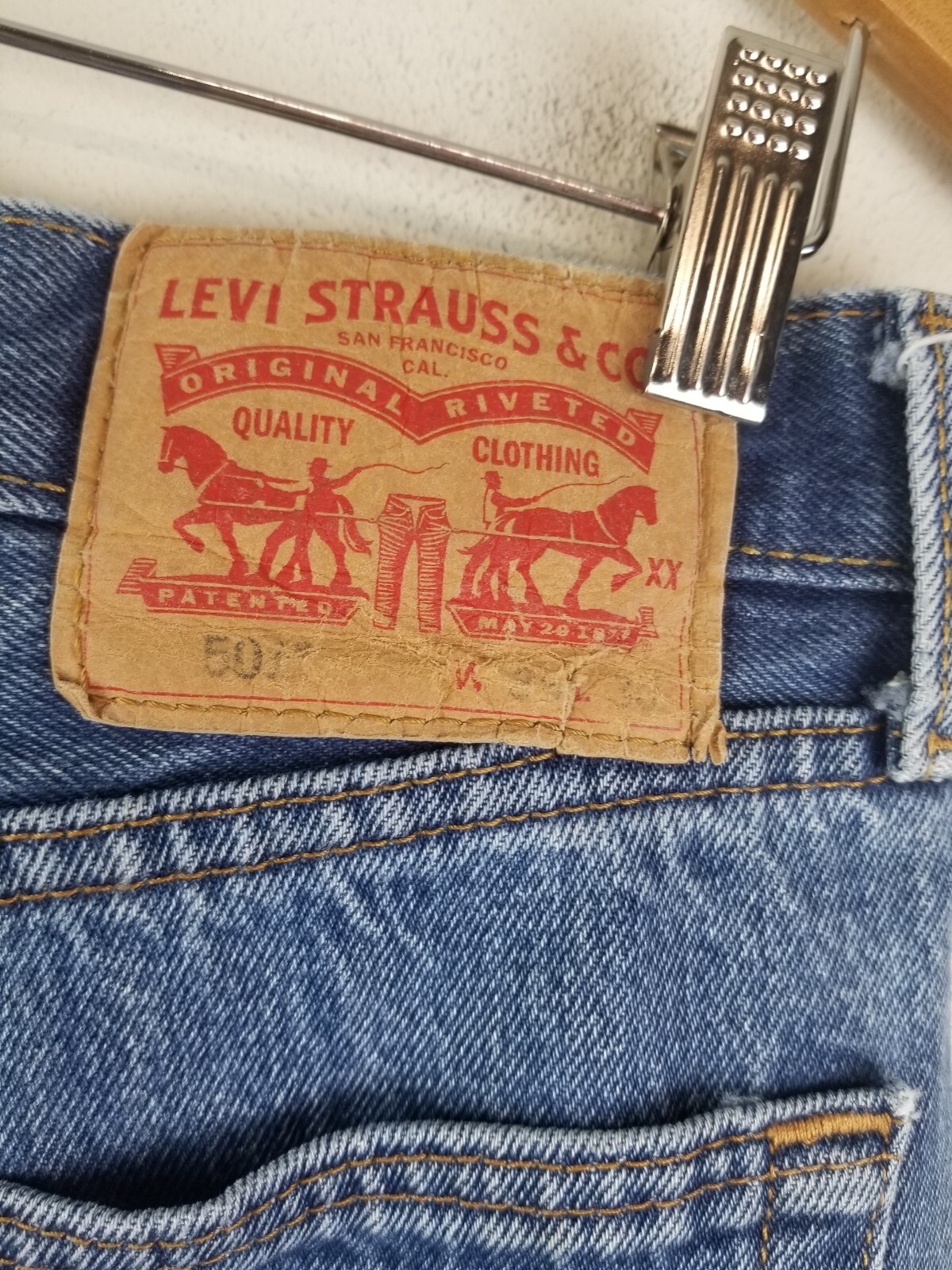 Levi’s 501 Men Jeans 35×30 Denim Button Fly Straight Leg Distressed Broken In