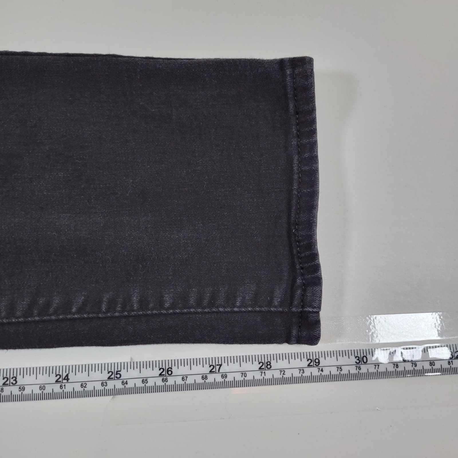 Levi’s 312 Shaping Slim Jeans Womens 29×30 Black Excellent Mid Rise Denim 19627