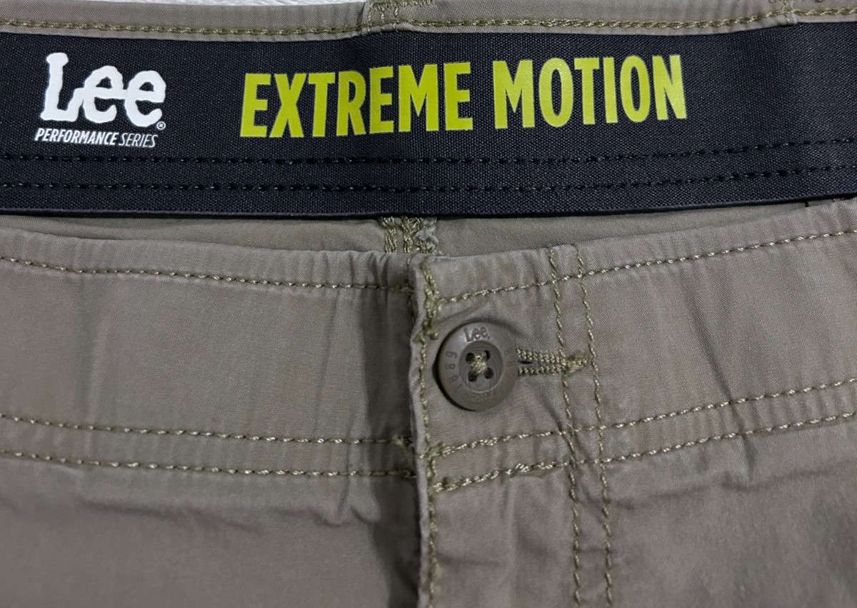 Lee Extreme Motion Mens Khaki Brown Cargo Shorts Size 34