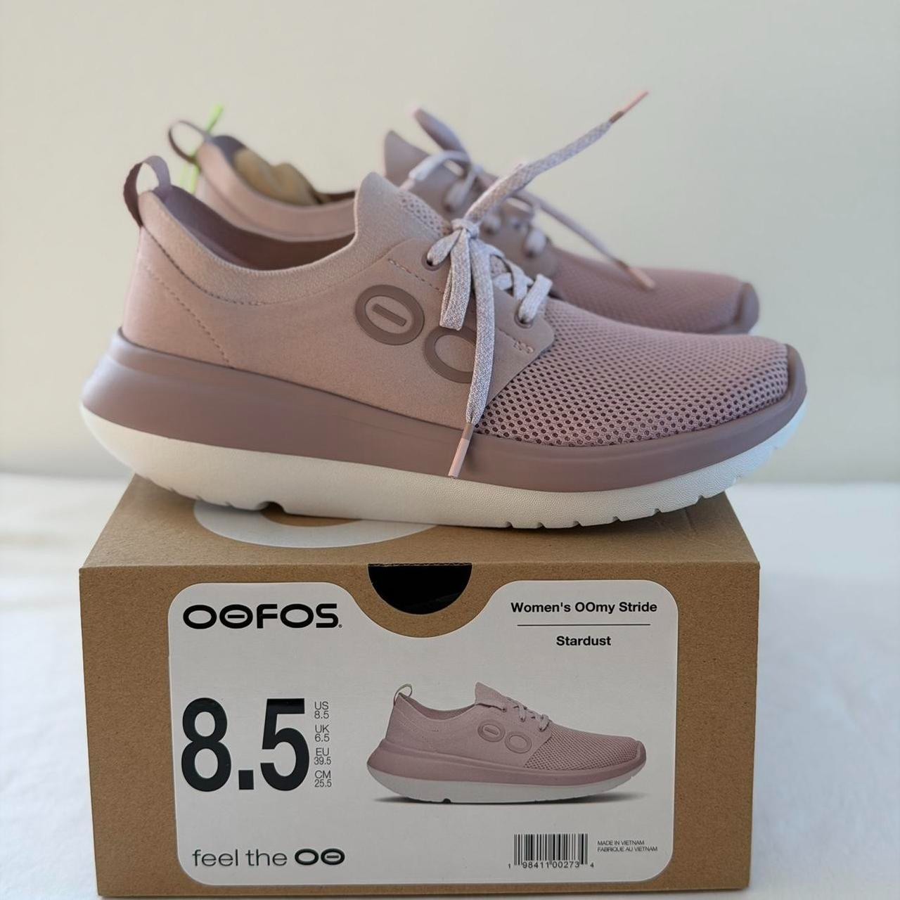 Oofos Women’s OOmy Stride Lace Up Shoe in White and Stardust, Size 8.5