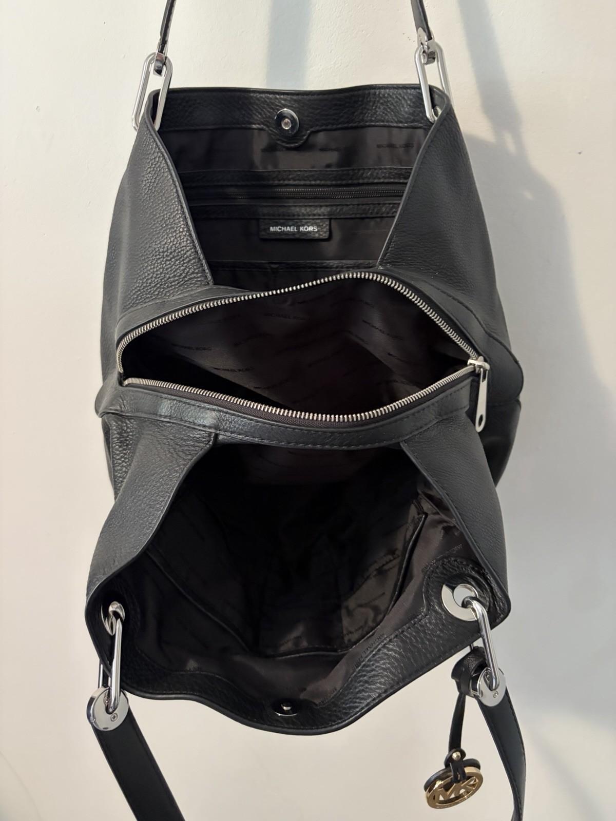 Michael Kors Raven Large Leather Shoulder Bag In Black