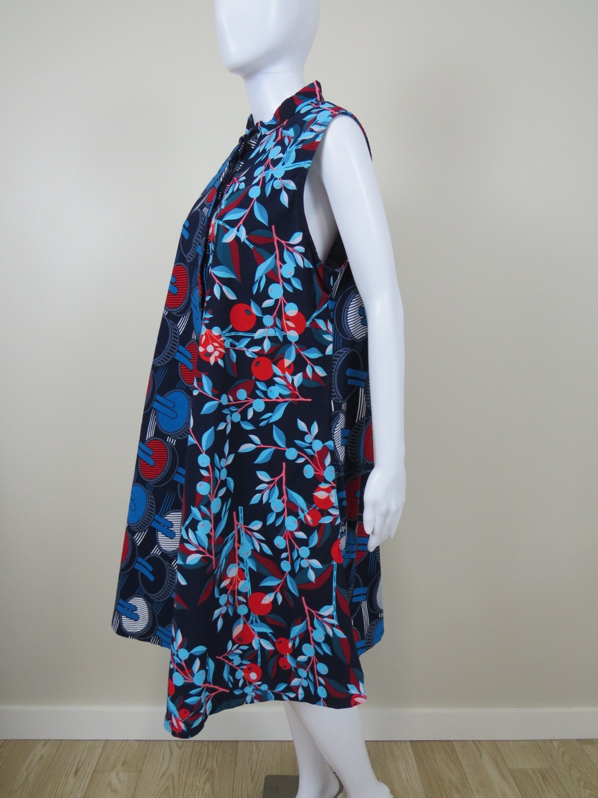 ZURI Kenya – Space Cadets Cotton Sleeveless Dress, Pockets SIZE Large, Blue Red