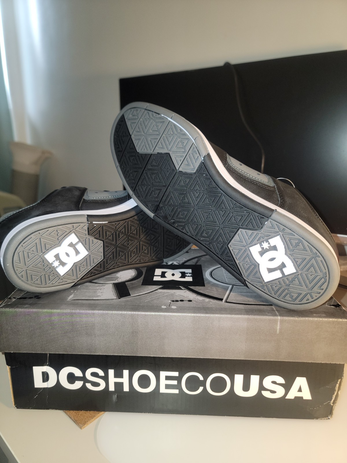 DC Shoes Cure Athletic Skate Sneaker | ADYS400073 Blk/Grey