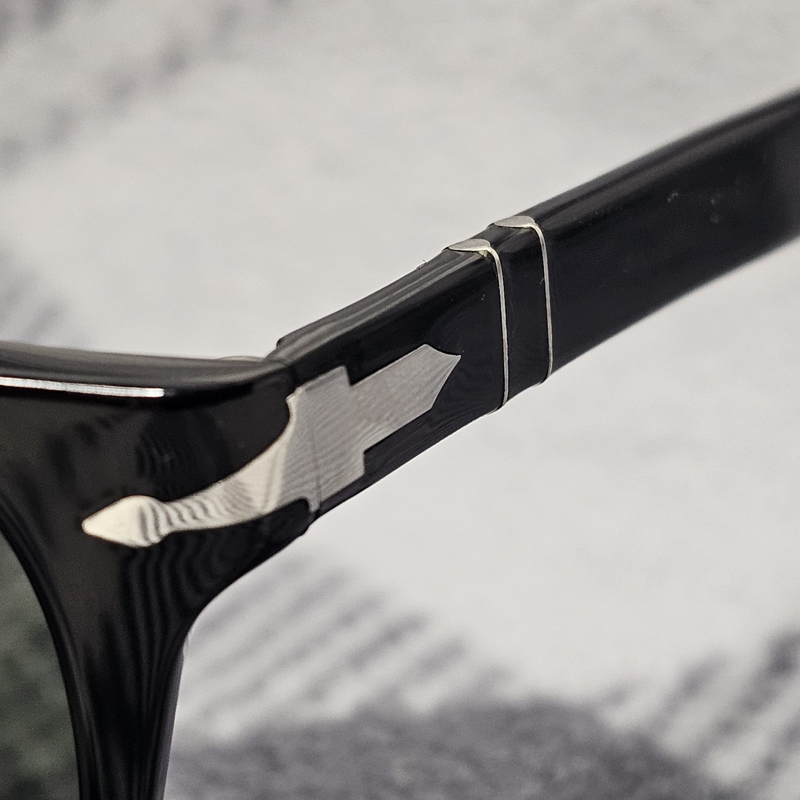 Persol Men’s Sunglasses Gloss Black PO3048S 95/31 58 19 145 With Case