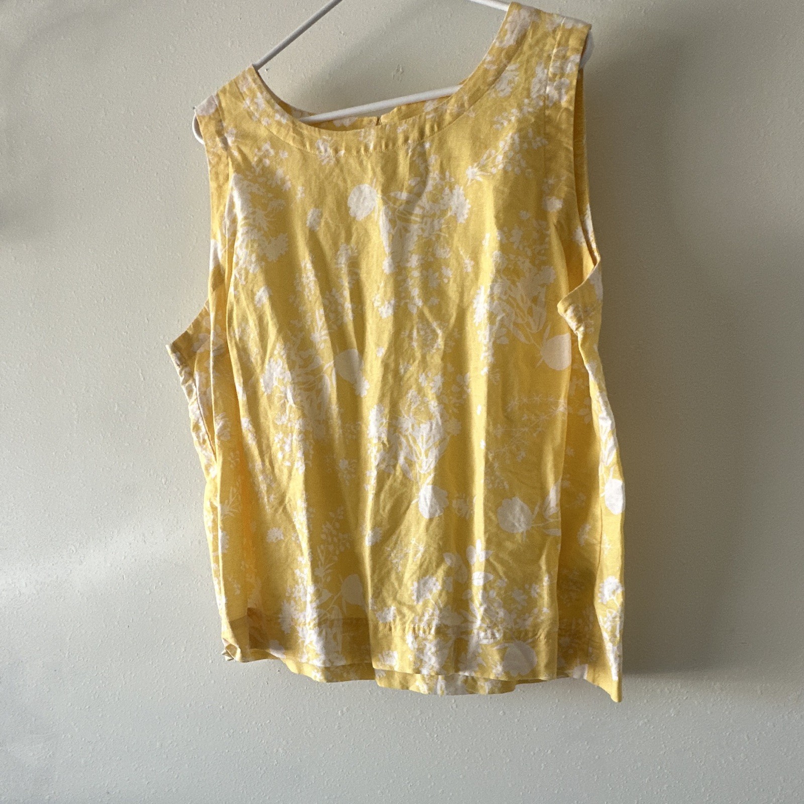 Liz Claiborne Tank Top XXL Yellow White Floral Round Neck Sleeveless Keyhole