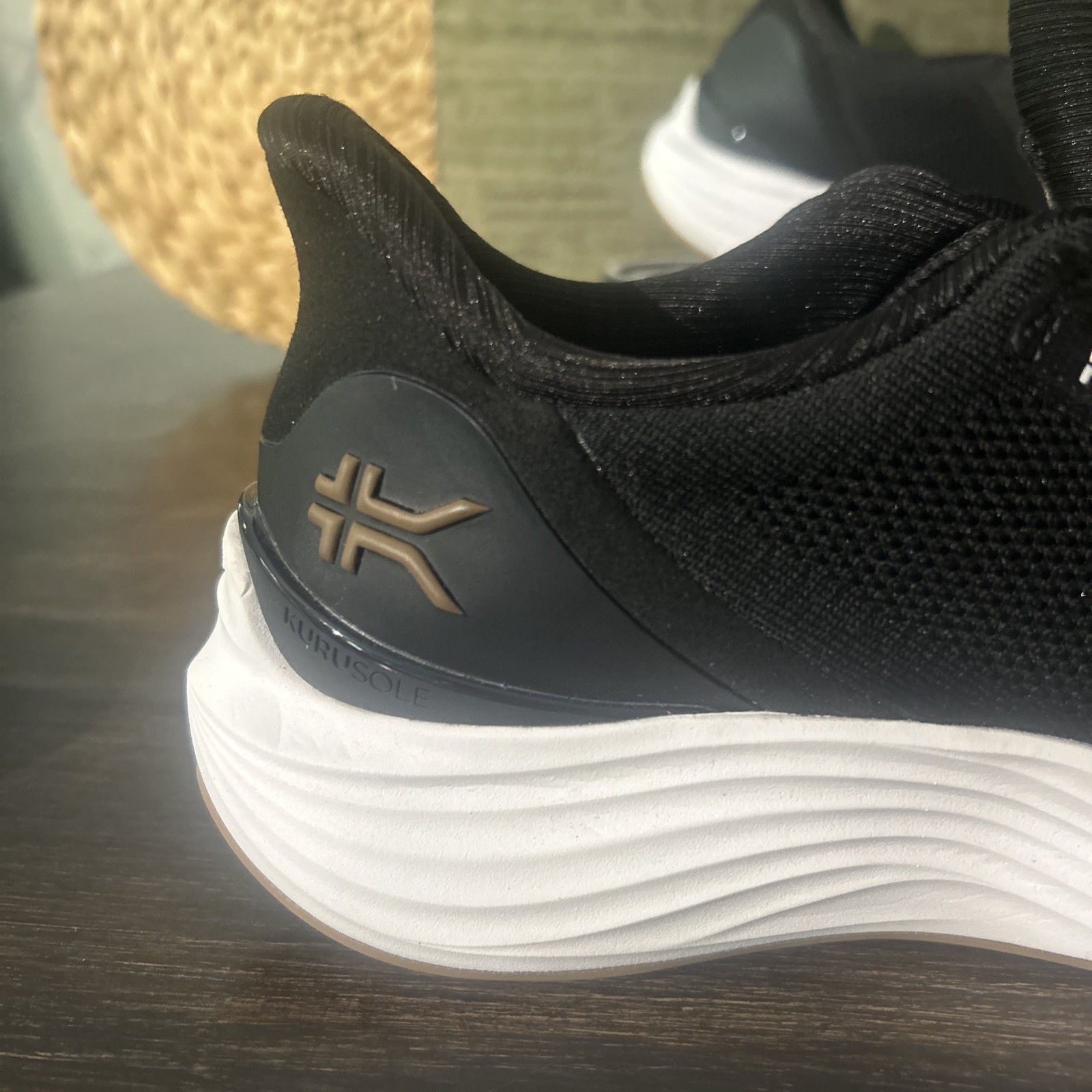 Kuru Atom 2 Womens Size 9 M Black Athletic Running Walking Sneakers Flawed