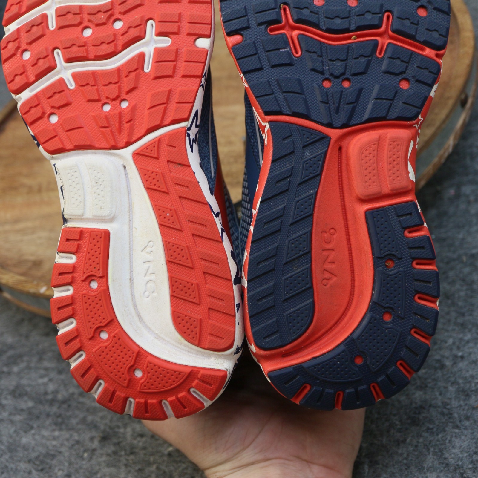 Brooks Trace 2 Womens Size 8 B USA Stars Fourth Of July Americana Running Shoes
