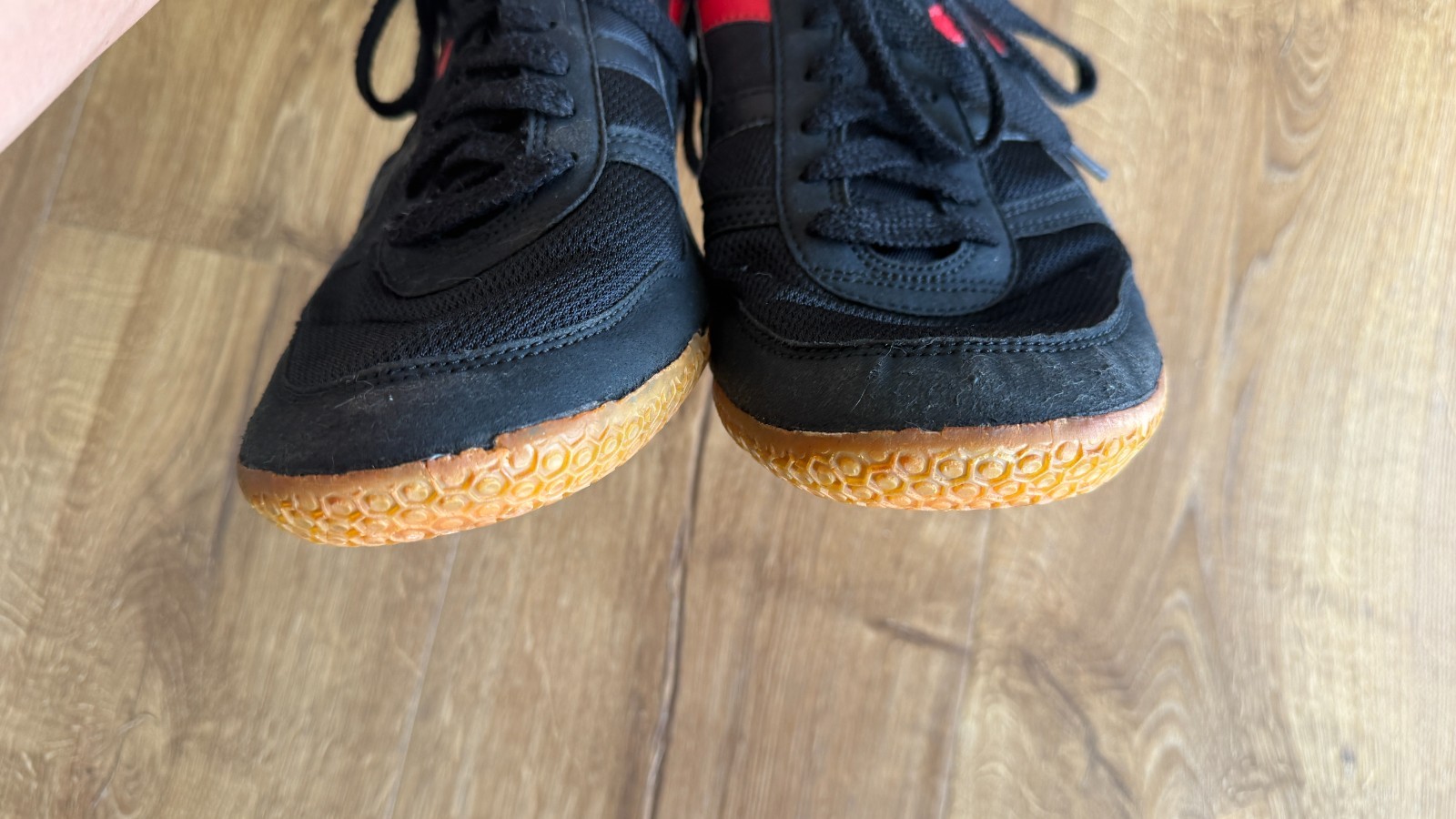 Asics Onitsuka Tiger Black Red HQ21 Shoes Size 11 Good Condition Has Wear