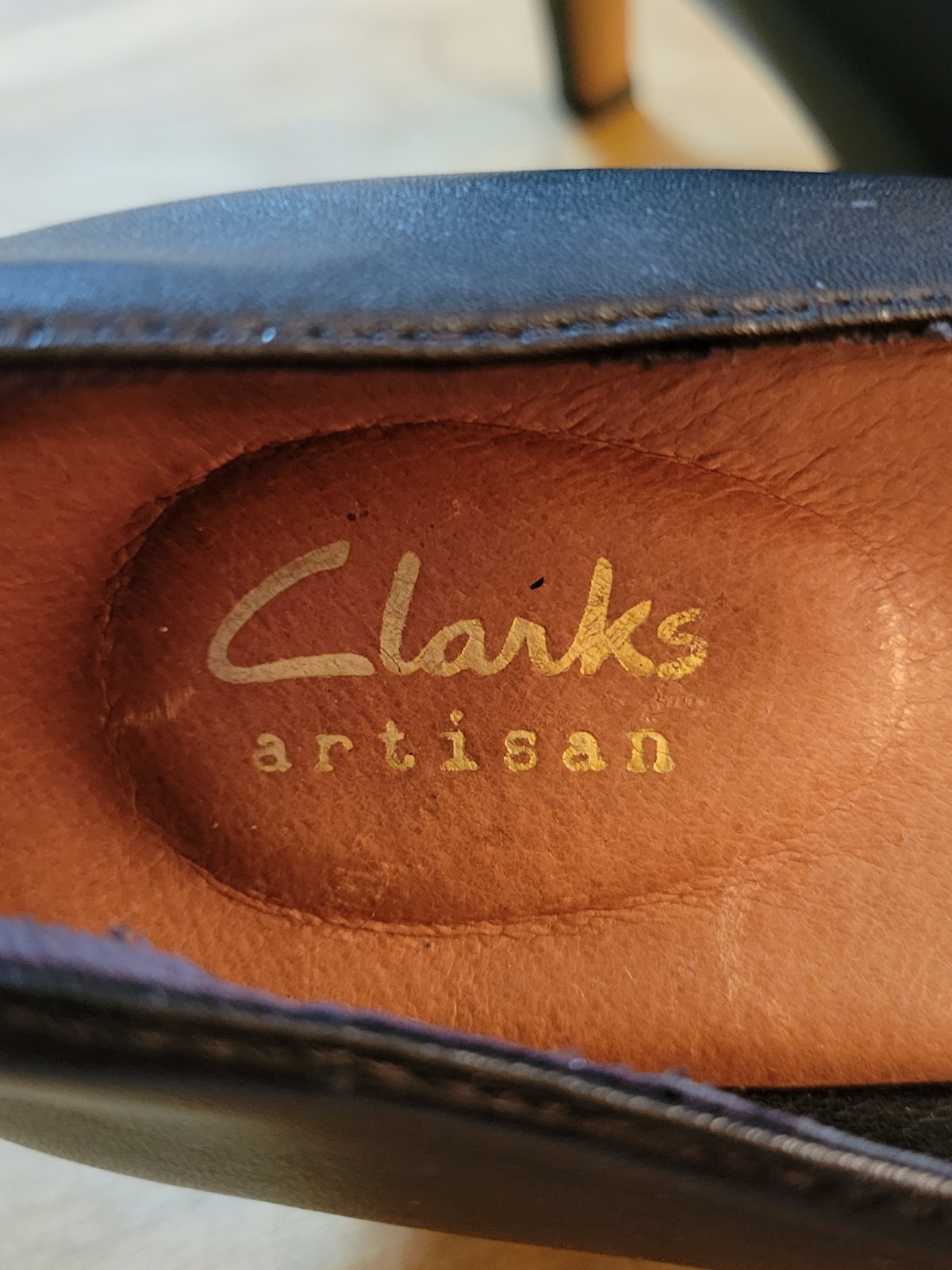 Black Leather 2.25″ Heeled Pump By CLARKS Artisan sz 7.5. Very Clean Condtn